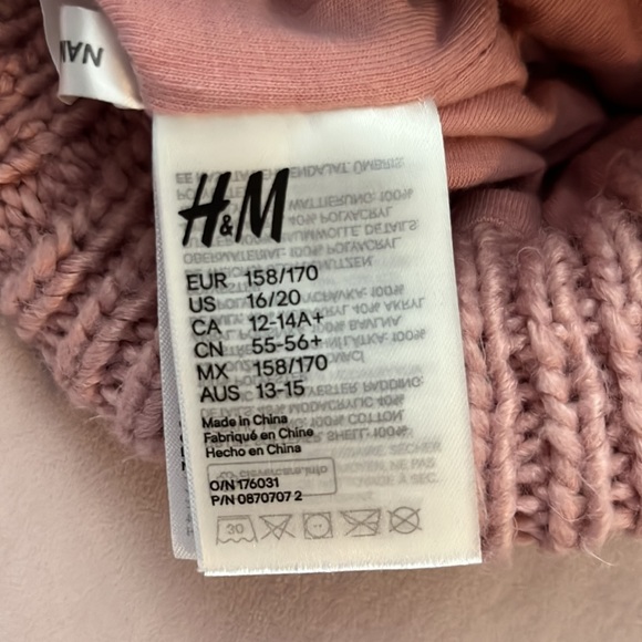 Pink winter hat - Picture 3 of 3